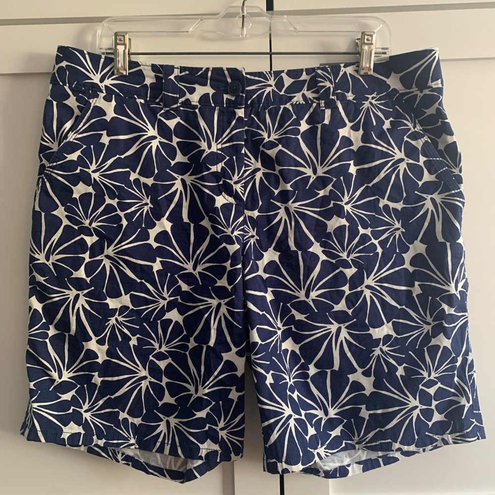 Tommy Bahama navy blue and white “Ellery fit” Bermuda shorts - size 14